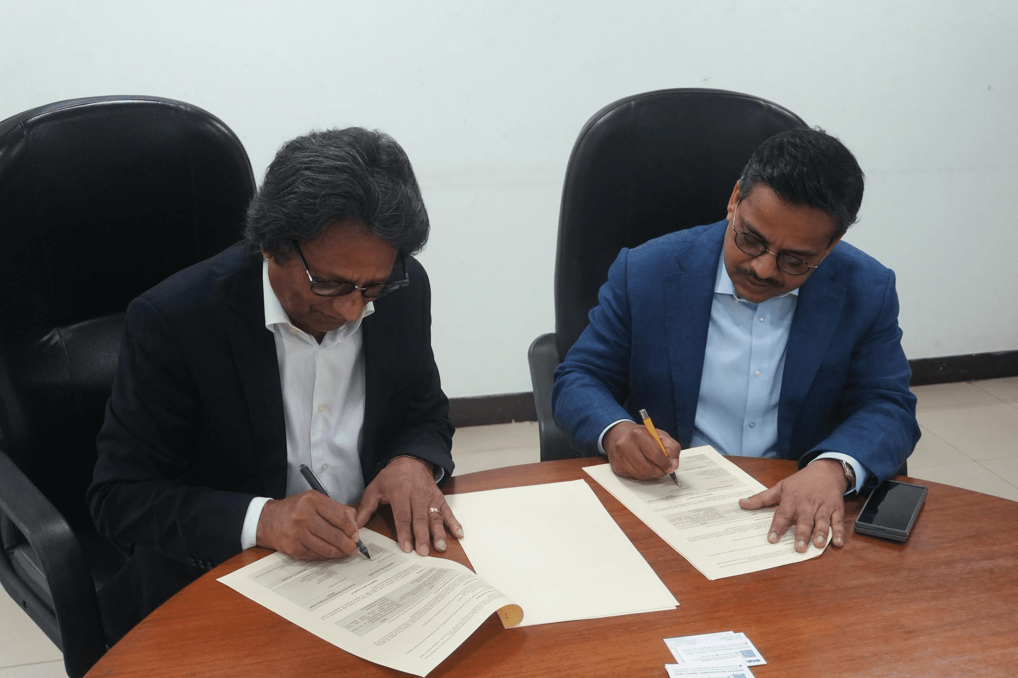 EWU Signs MoU with IDCOL to Advance Solar Energy Research